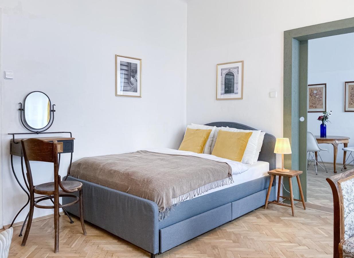 Turnkey I Vintage Terrace Apartment ปราก ภายนอก รูปภาพ